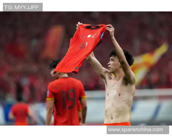 国足惊险逆转对手全场比分激烈变幻展现球队顽强拼搏精神